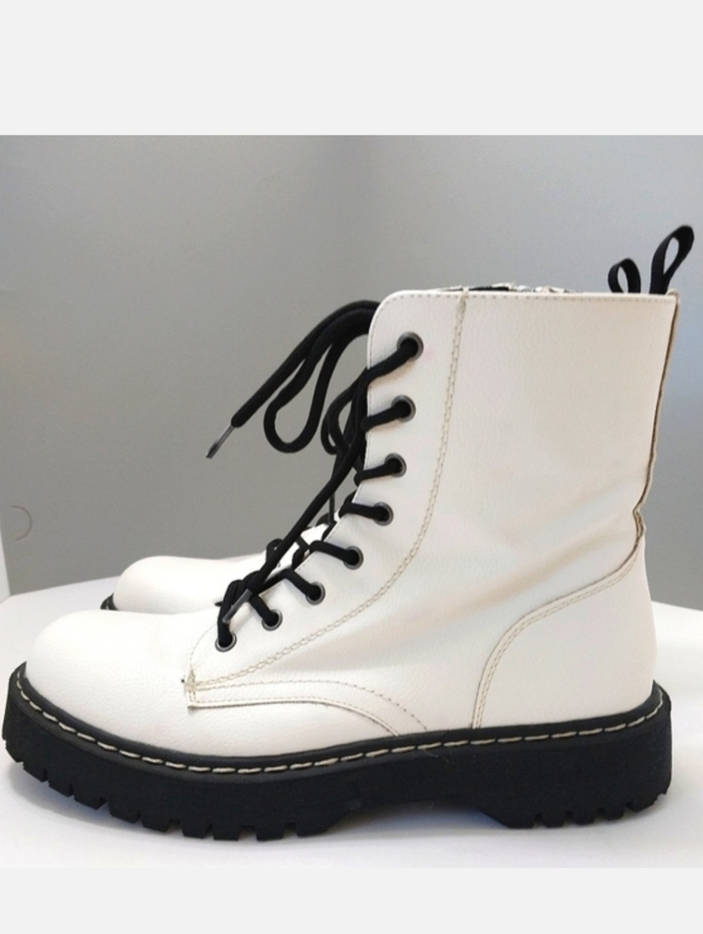 Sincerely Jules Harley Moto Boots, White,‎ Size 9.5